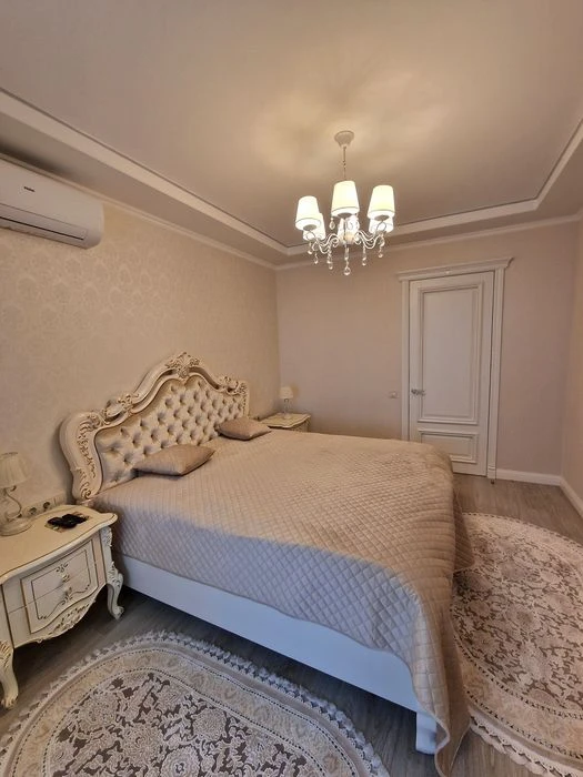 I will sell a 3-room apartment with a terrace in the residential complex Delmar, Evrop street