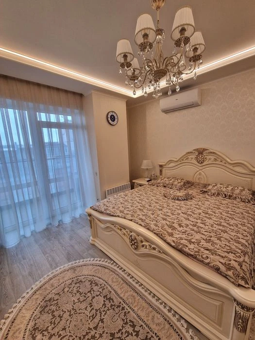 I will sell a 3-room apartment with a terrace in the residential complex Delmar, Evrop street