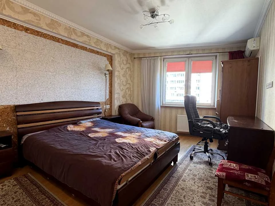 Apartment. Kyiv, Berezaysky Prospect.