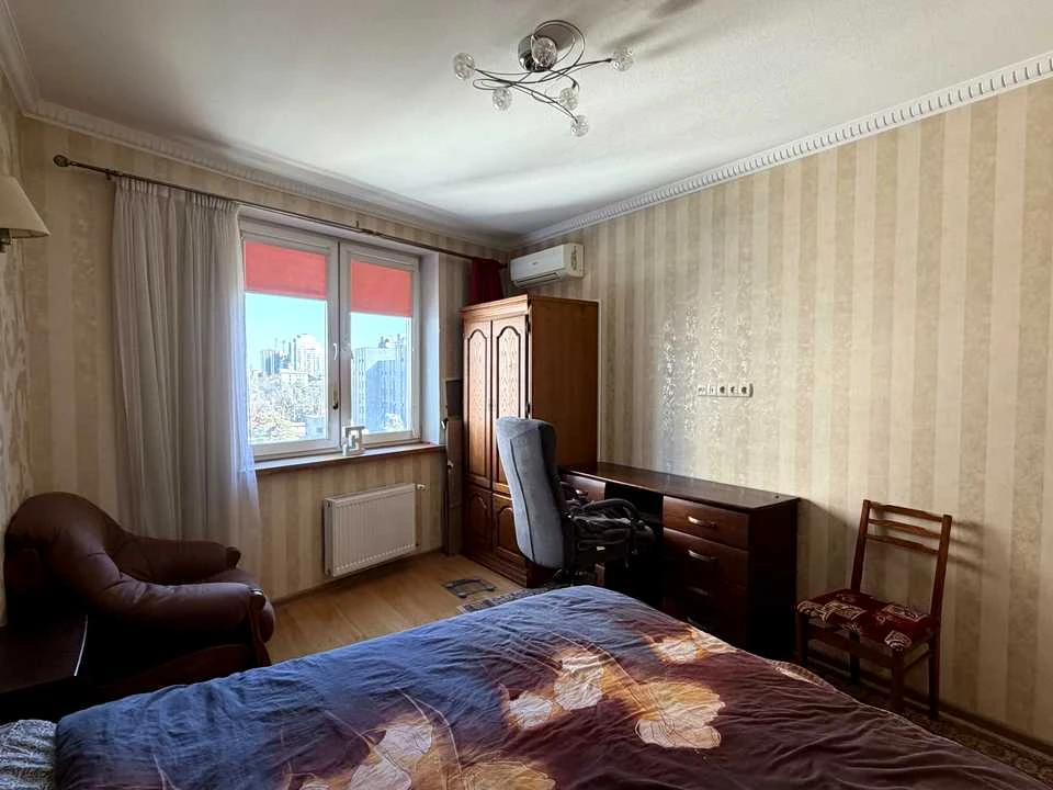 Apartment. Kyiv, Berezaysky Prospect.