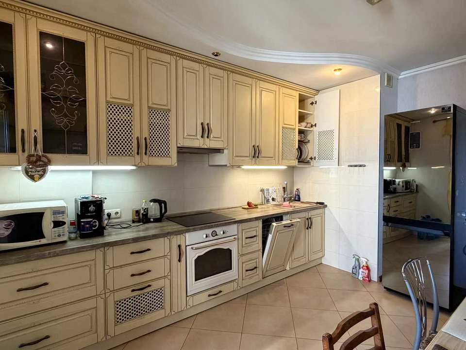 Apartment. Kyiv, Berezaysky Prospect.