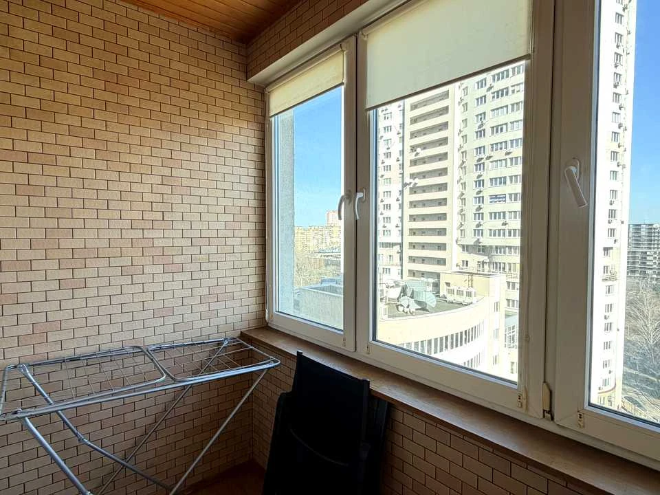 Apartment. Kyiv, Berezaysky Prospect.