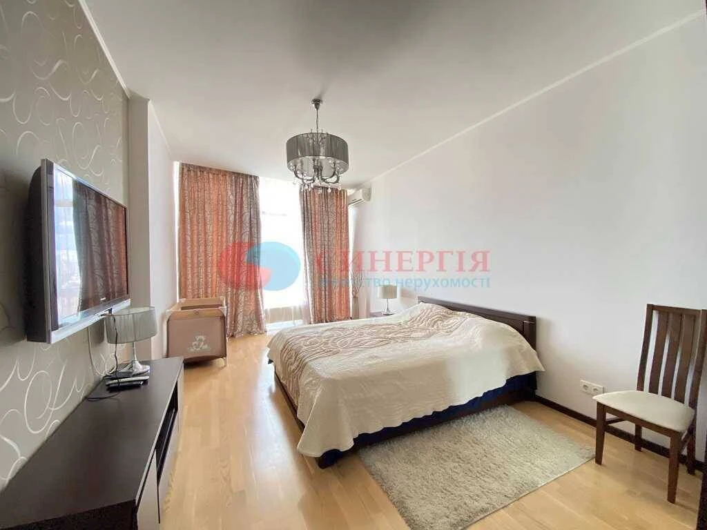 Продам 3-к квартиру Київ, Шевченківський, Дмитрівська вул, 8