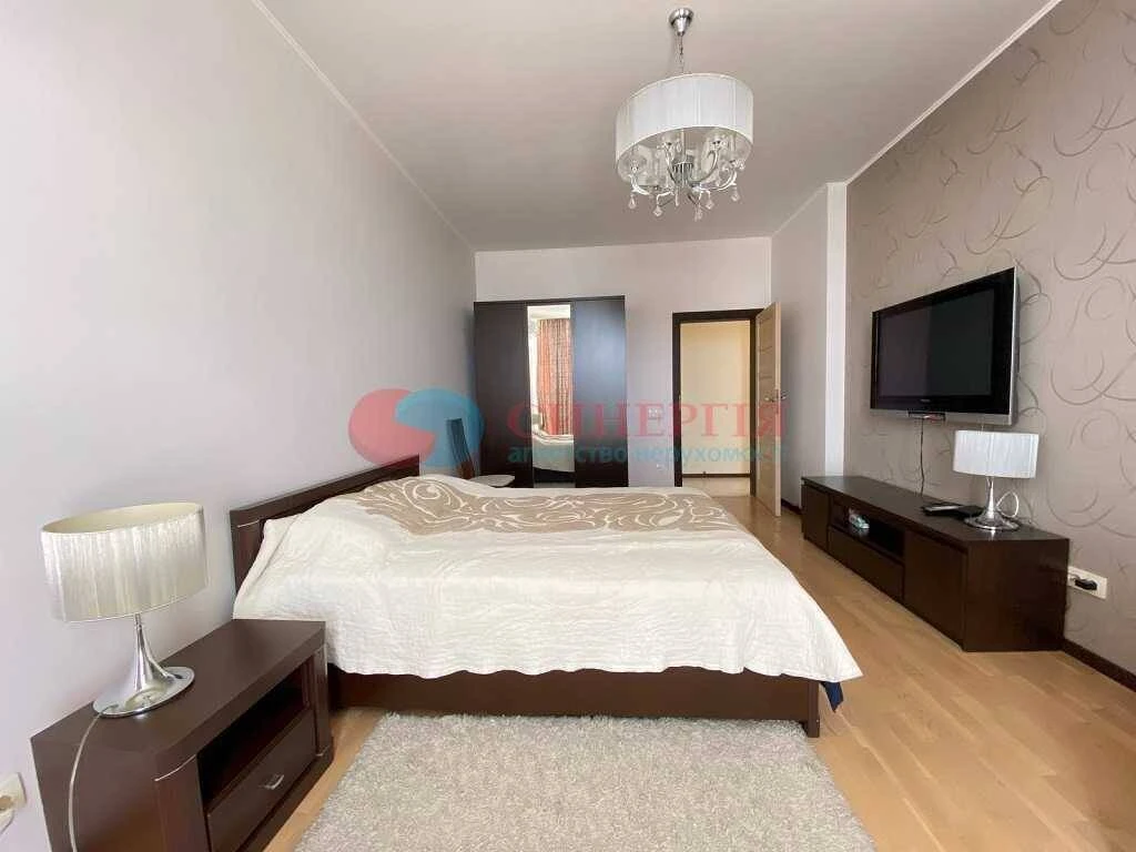 Продам 3-к квартиру Київ, Шевченківський, Дмитрівська вул, 8