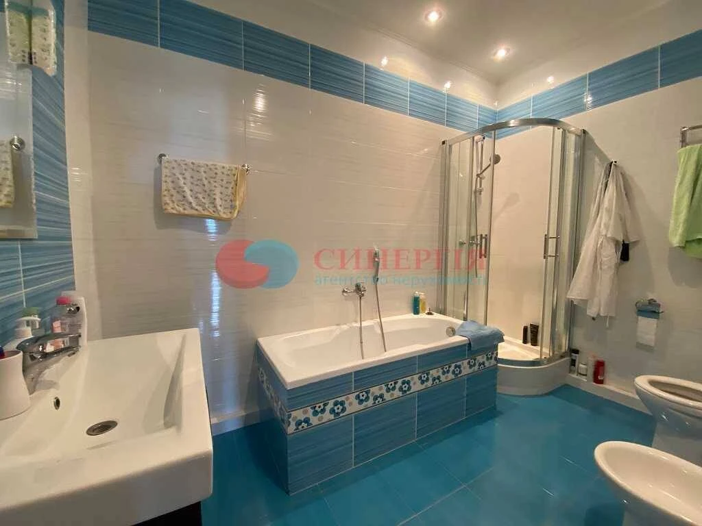 Продам 3-к квартиру Київ, Шевченківський, Дмитрівська вул, 8