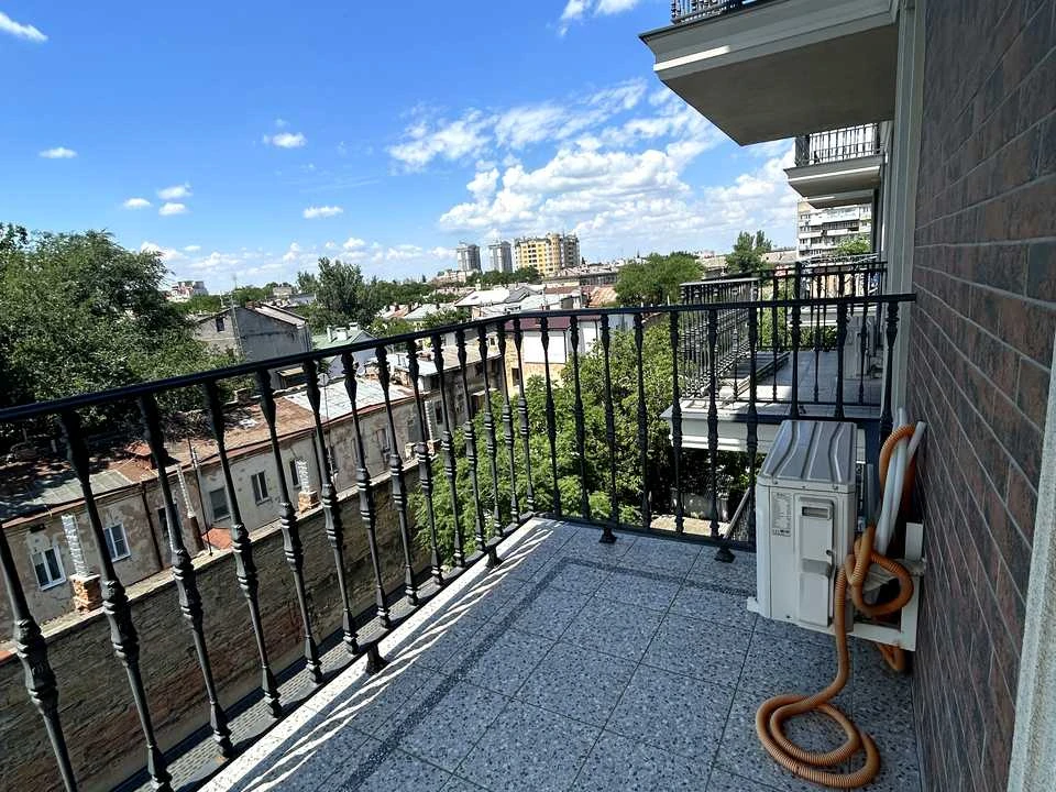 Apartment. Odessa, Boris Litvaka Street