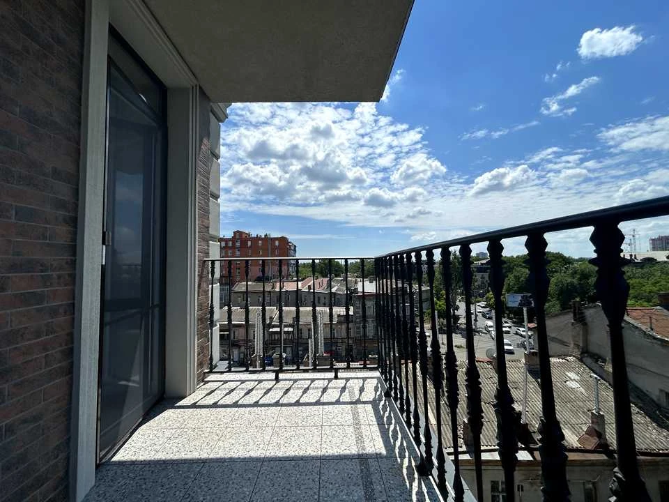 Apartment. Odessa, Boris Litvaka Street