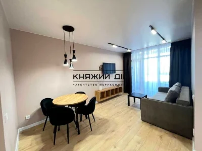 Apartment. Kyiv, Dniprovska Nabyrehna St.