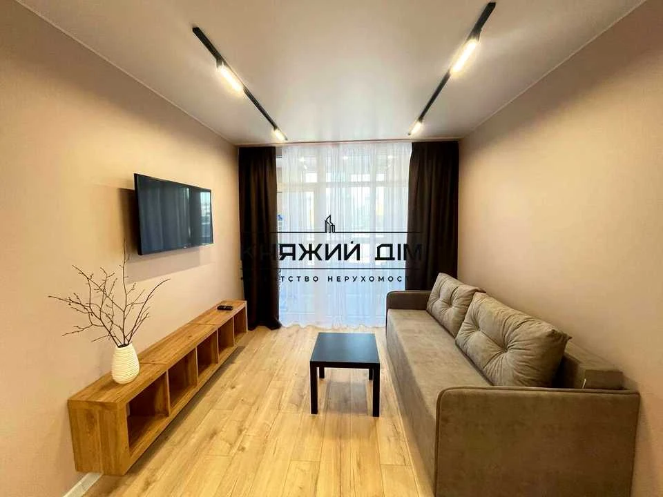 Apartment. Kyiv, Dniprovska Nabyrehna St.