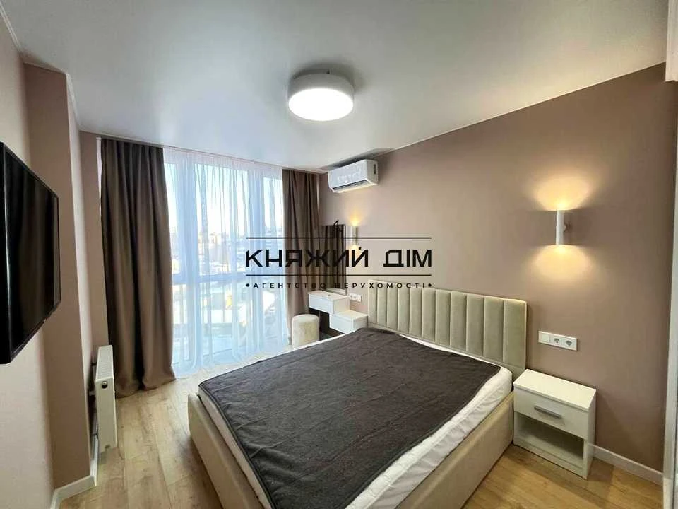 Apartment. Kyiv, Dniprovska Nabyrehna St.