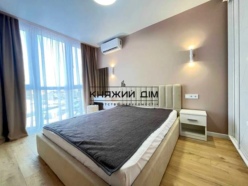 Apartment. Kyiv, Dniprovska Nabyrehna St.