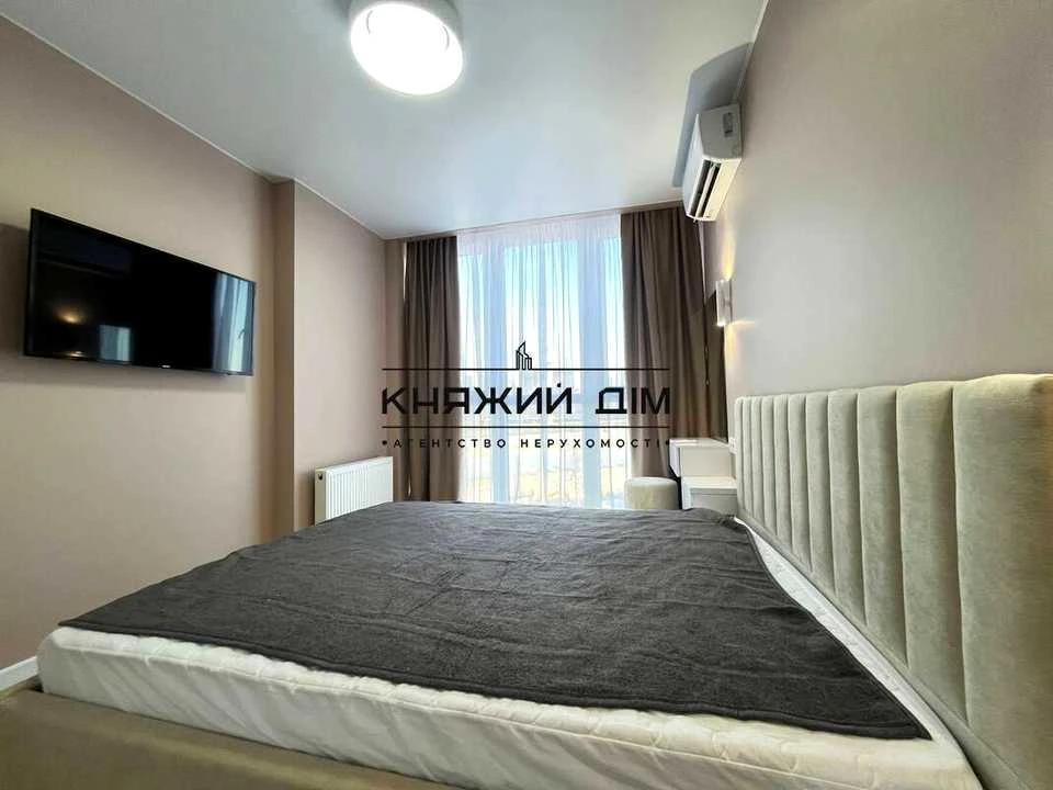 Apartment. Kyiv, Dniprovska Nabyrehna St.