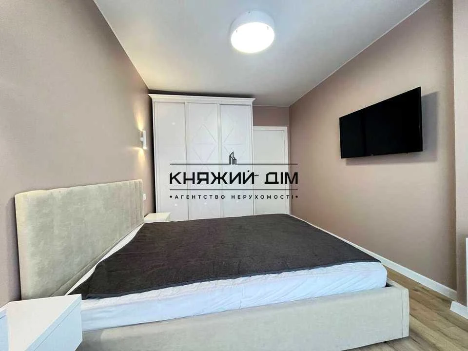 Apartment. Kyiv, Dniprovska Nabyrehna St.