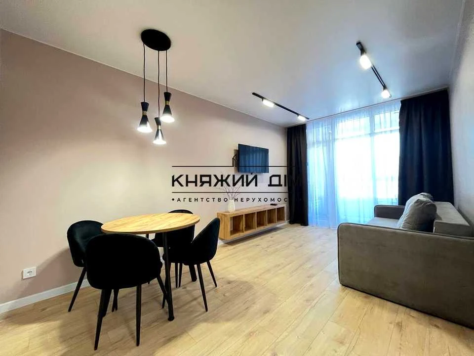 Apartment. Kyiv, Dniprovska Nabyrehna St.