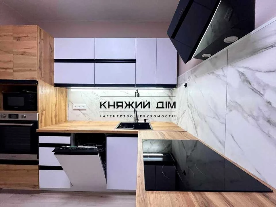 Apartment. Kyiv, Dniprovska Nabyrehna St.