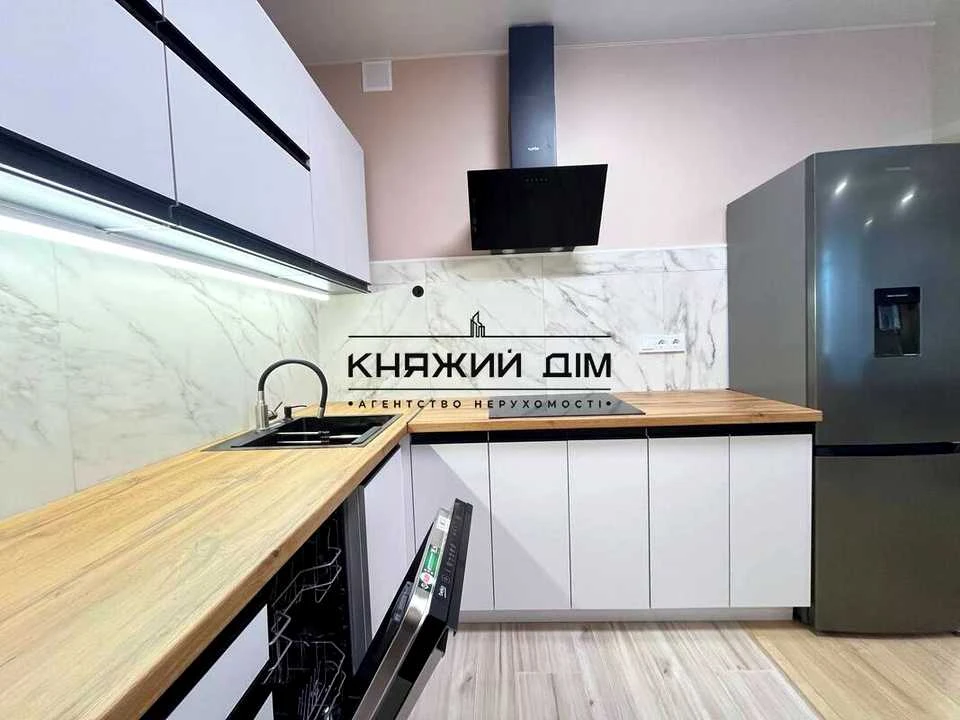 Apartment. Kyiv, Dniprovska Nabyrehna St.