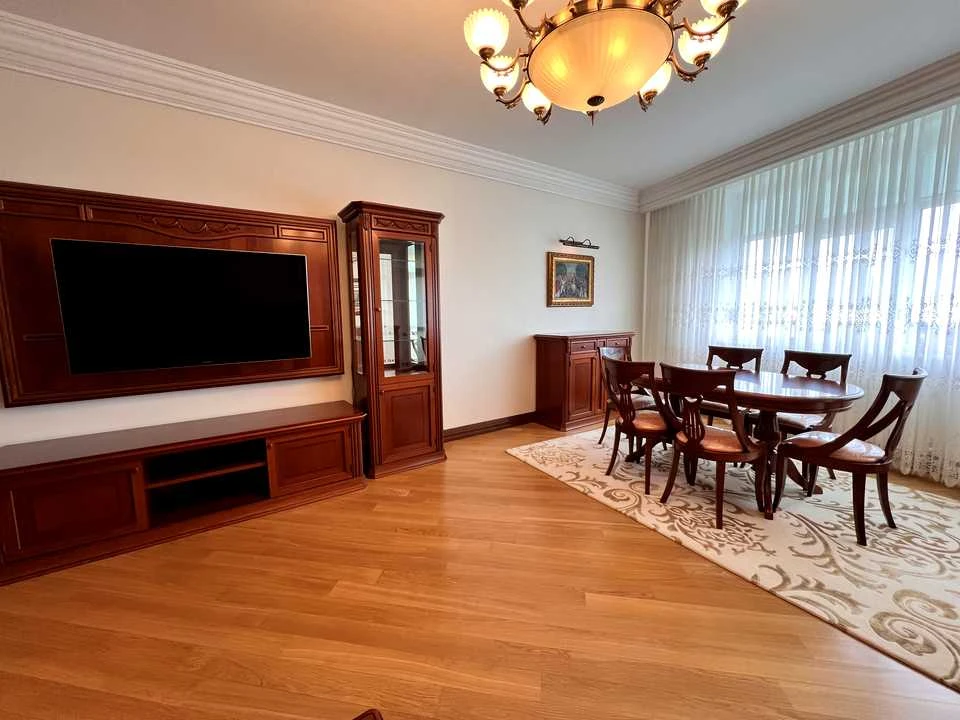 Квартира. Київ, Старонаводницька вул.
