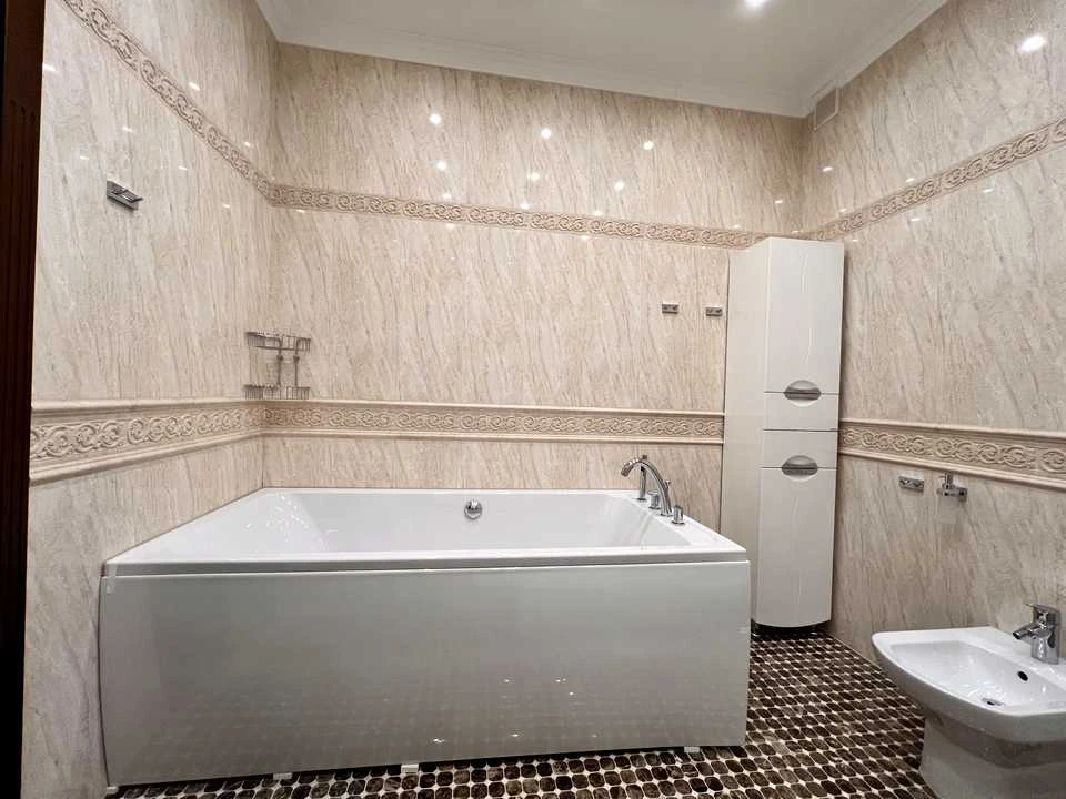 Квартира. Київ, Старонаводницька вул.
