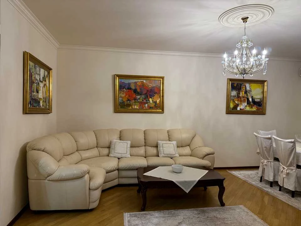 Квартира. Київ, Старонаводницька вул.