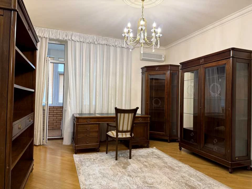 Квартира. Київ, Старонаводницька вул.