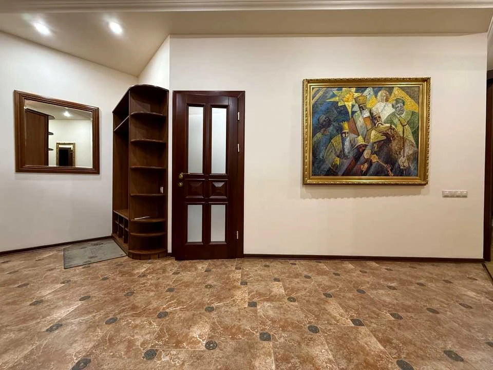 Квартира. Київ, Старонаводницька вул.
