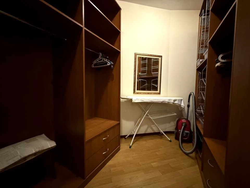 Квартира. Київ, Старонаводницька вул.