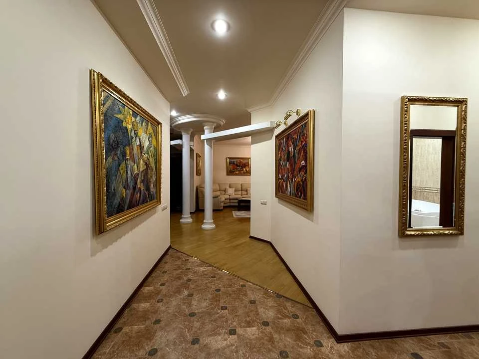Квартира. Київ, Старонаводницька вул.