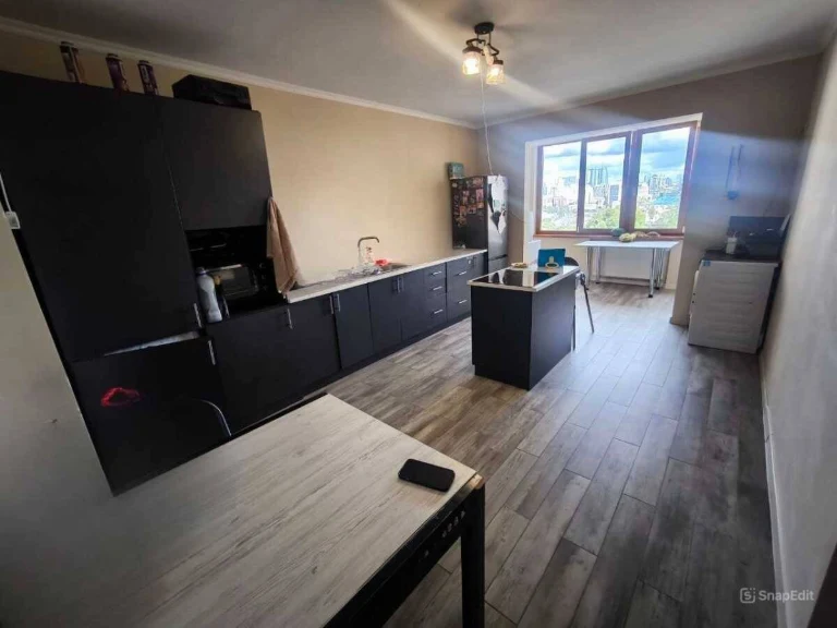 No % Sale of 3-room apartment in The Lakes residential complex, Yasynuvatsky St. 11