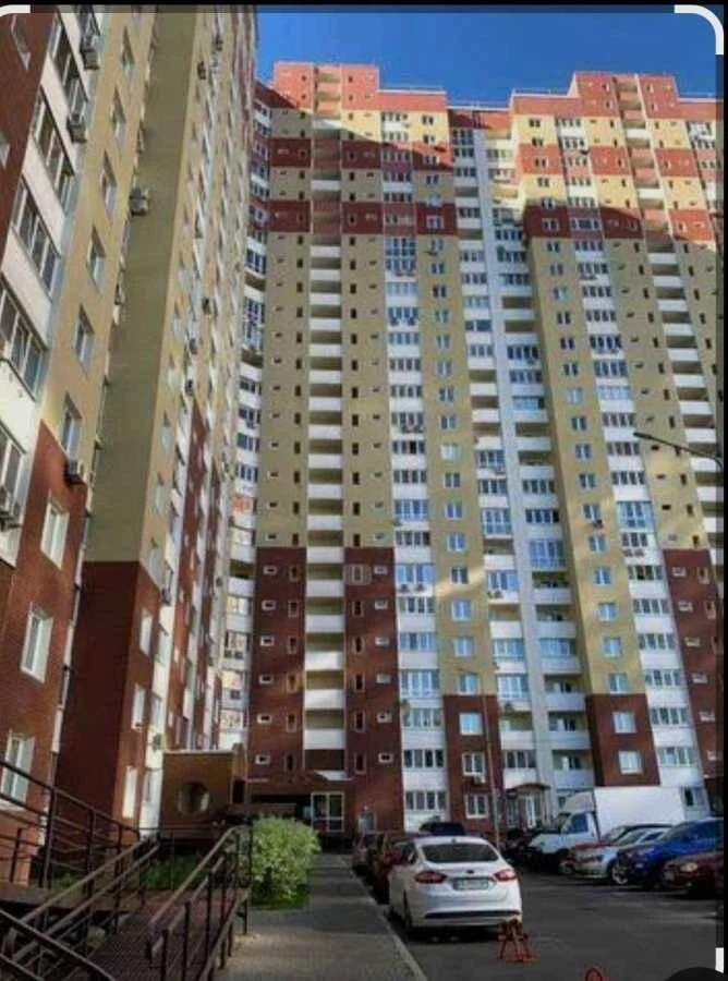 No % Sale of 3-room apartment in The Lakes residential complex, Yasynuvatsky St. 11