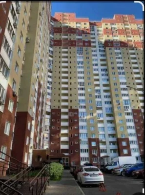 No % Sale of 3-room apartment in The Lakes residential complex, Yasynuvatsky St. 11