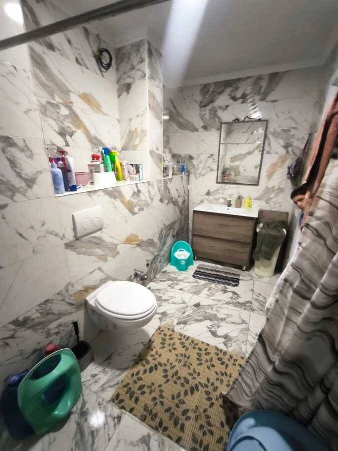 No % Sale of 3-room apartment in The Lakes residential complex, Yasynuvatsky St. 11