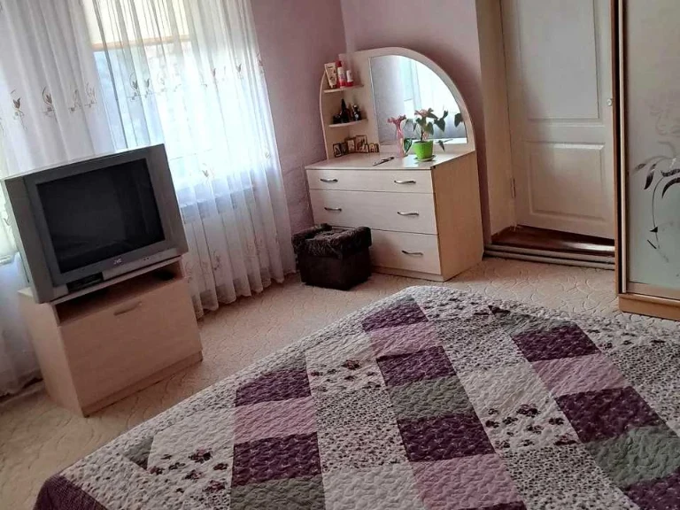 House. Kharkiv, Myru