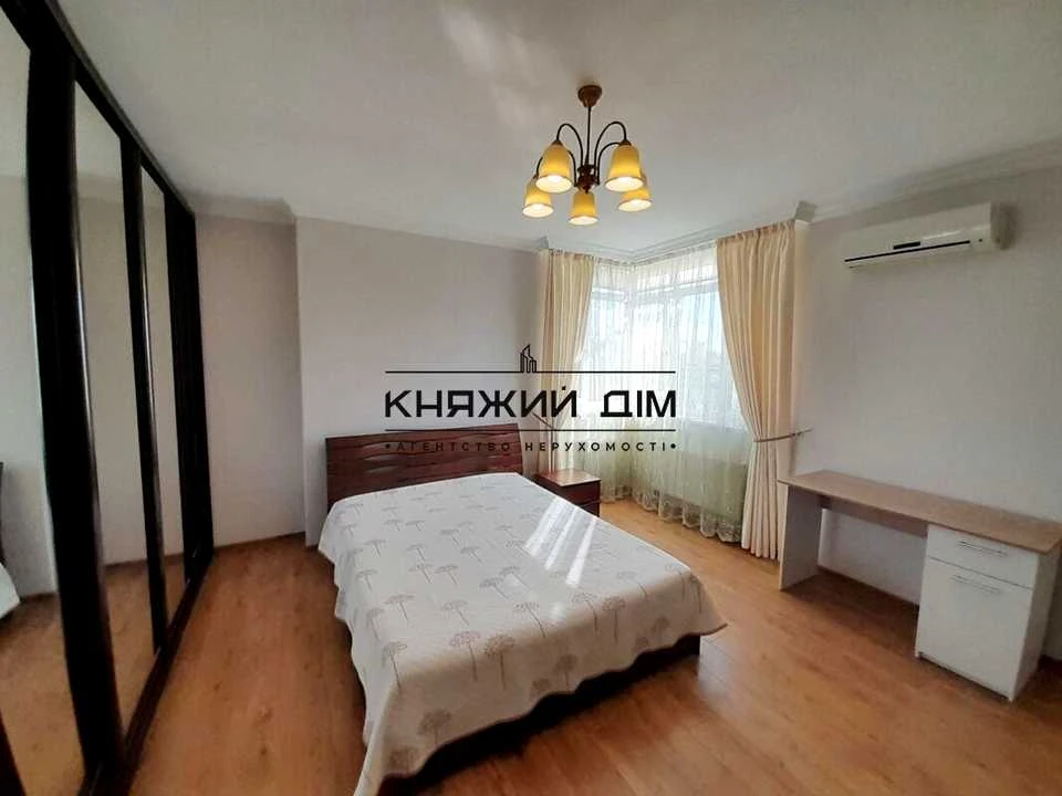Apartment. Kyiv, Vadima Hetman Street.
