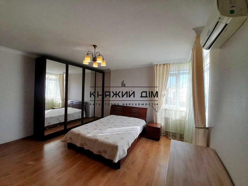 Apartment. Kyiv, Vadima Hetman Street.