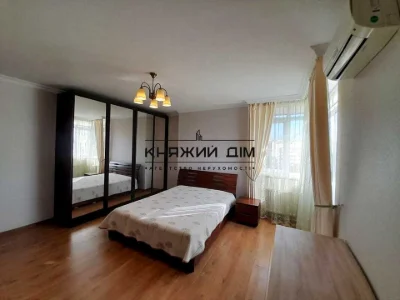 Apartment. Kyiv, Vadima Hetman Street.