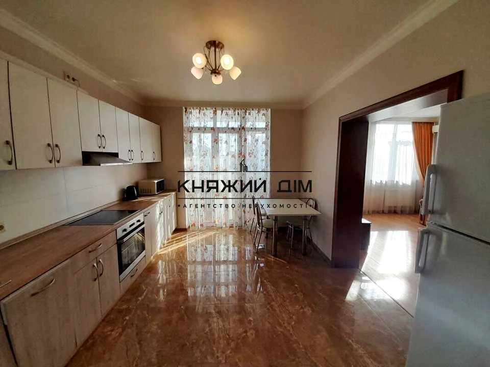 Apartment. Kyiv, Vadima Hetman Street.