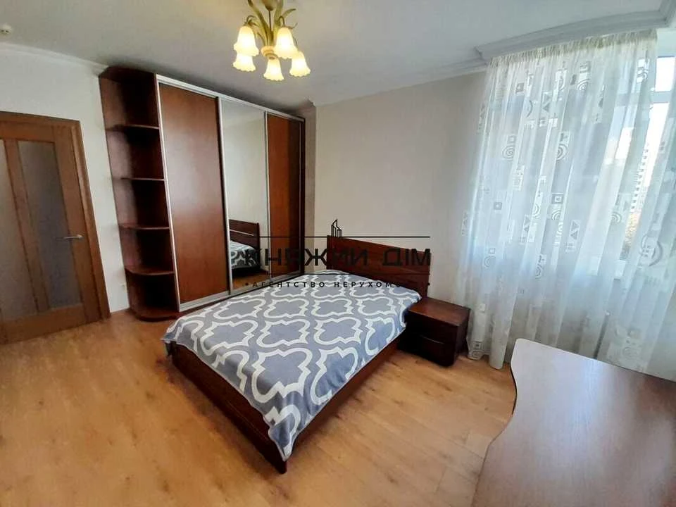 Apartment. Kyiv, Vadima Hetman Street.