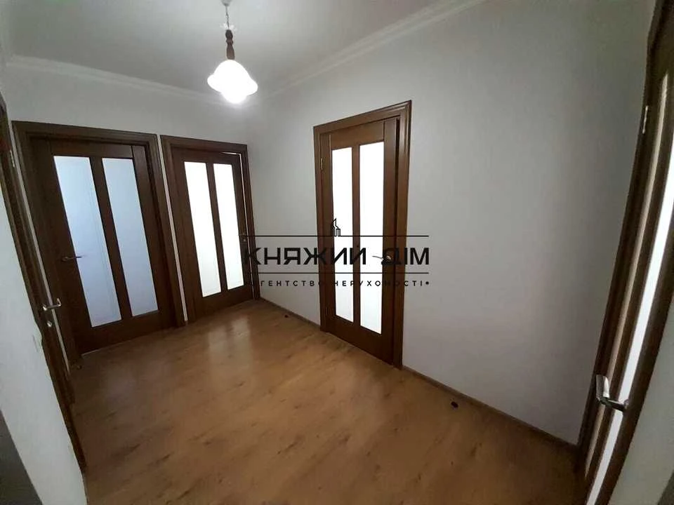 Apartment. Kyiv, Vadima Hetman Street.