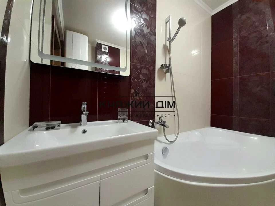 Apartment. Kyiv, Vadima Hetman Street.