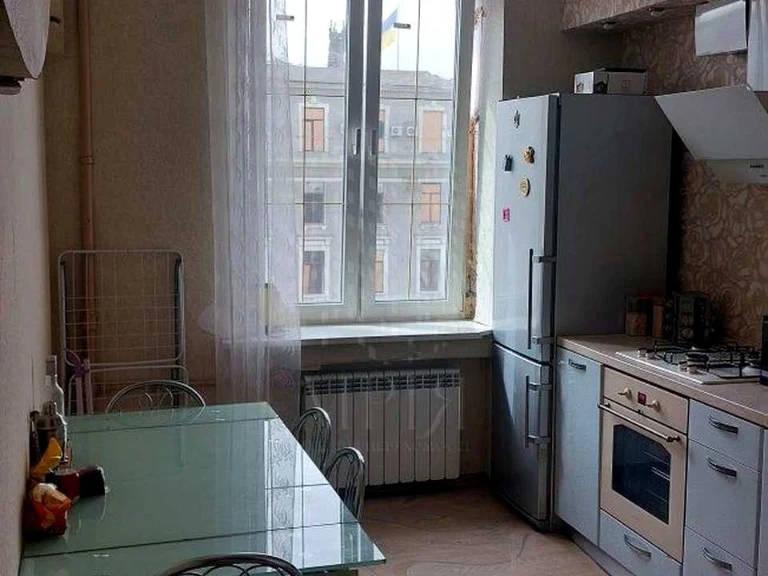 Квартира. Харьков, площадь Конституции