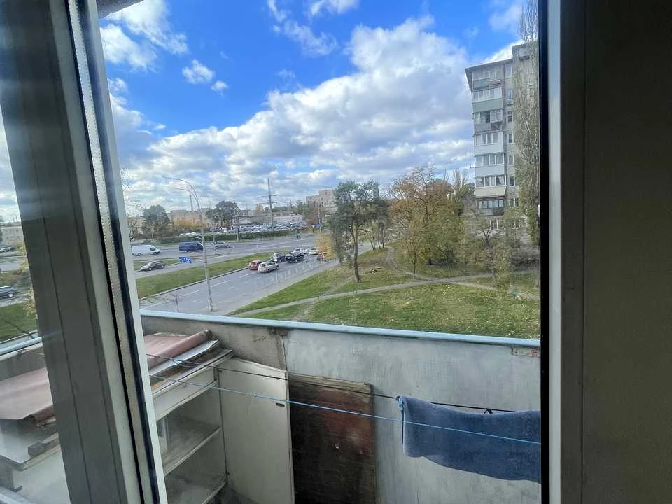 Квартира. Київ, Алішера Навої просп.