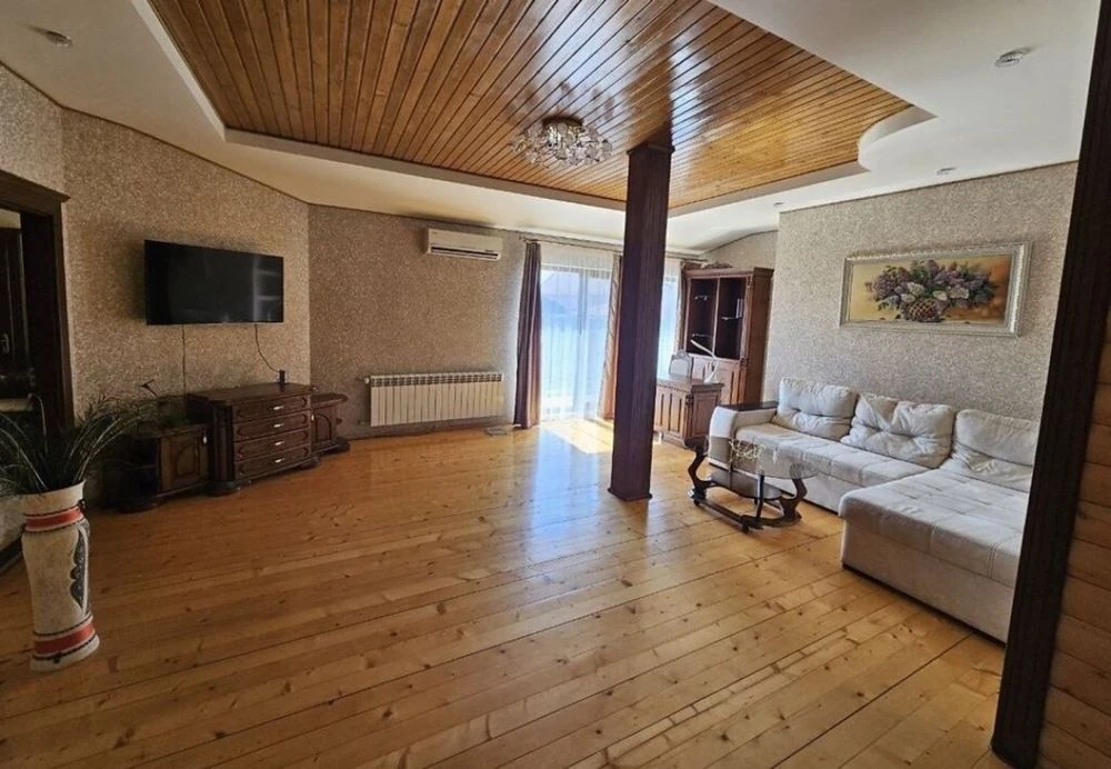 Продаж гарної великої квартири 105м2
