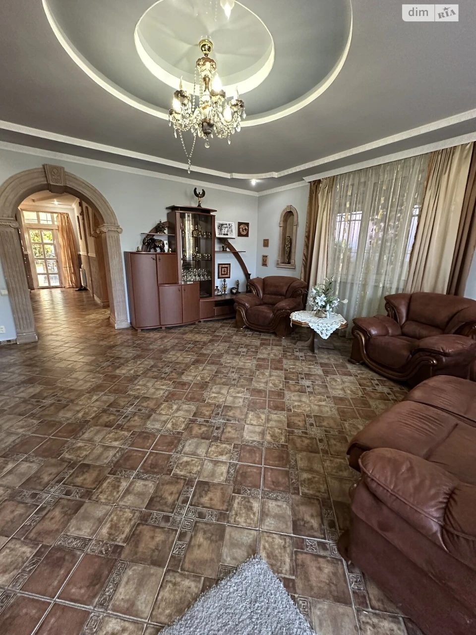 Sale of a House in Comptont