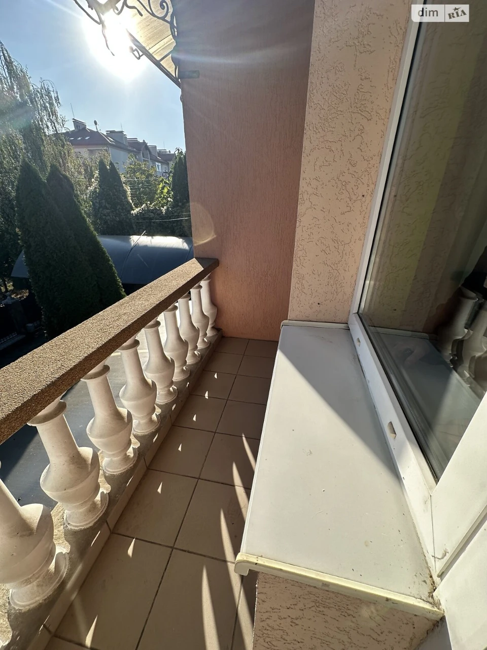 Sale of a House in Comptont