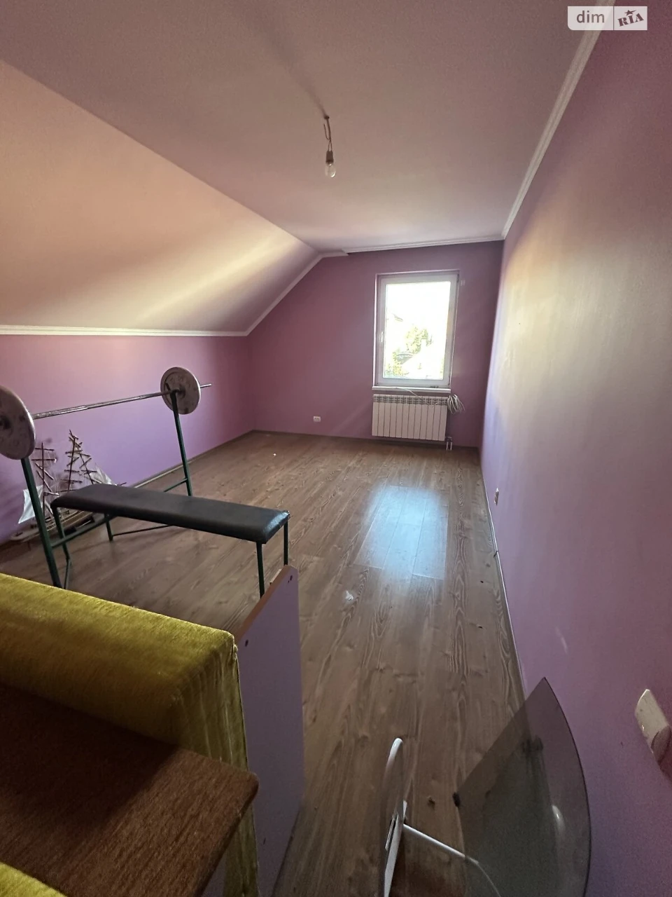 Sale of a House in Comptont