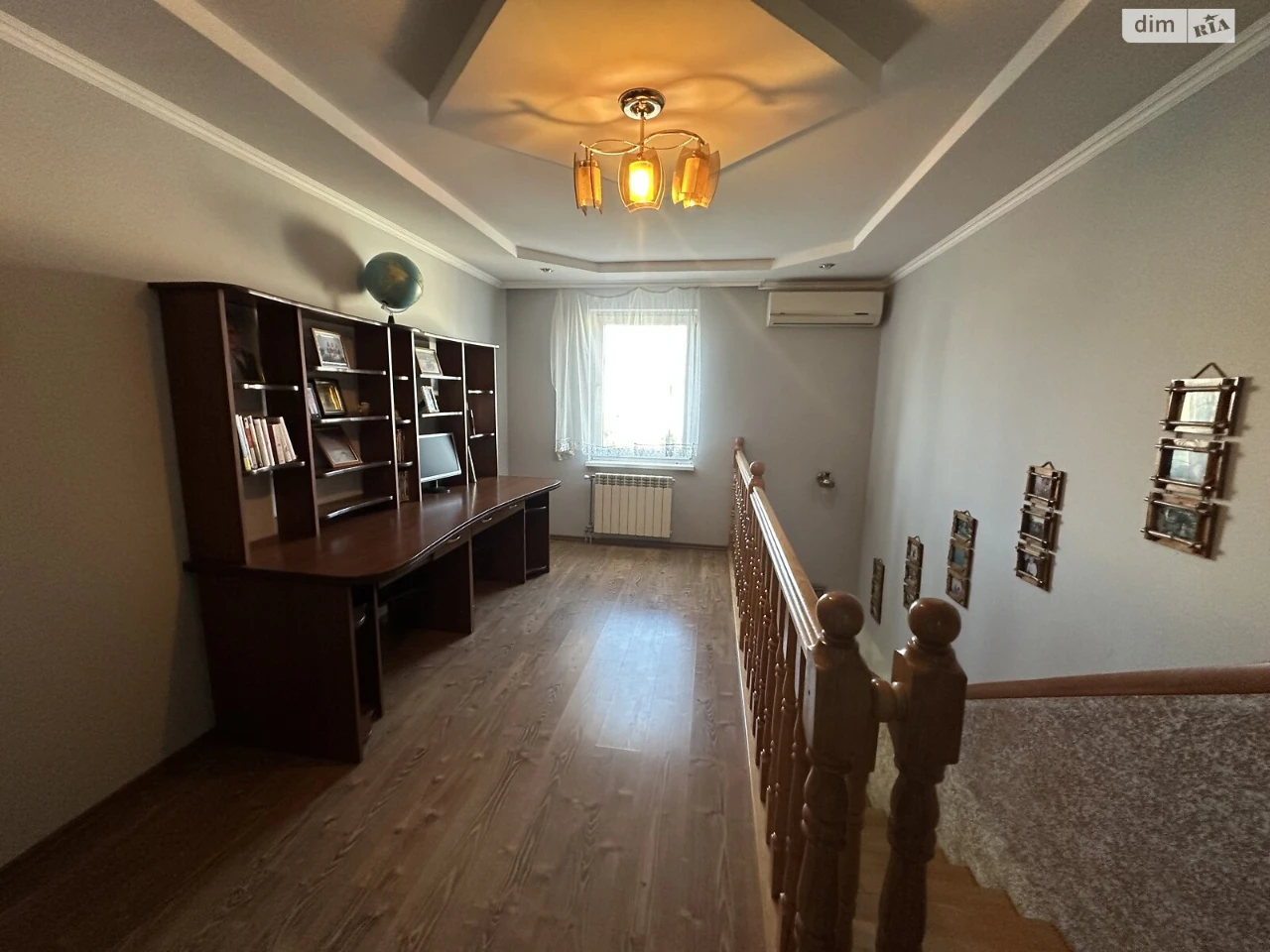 Sale of a House in Comptont