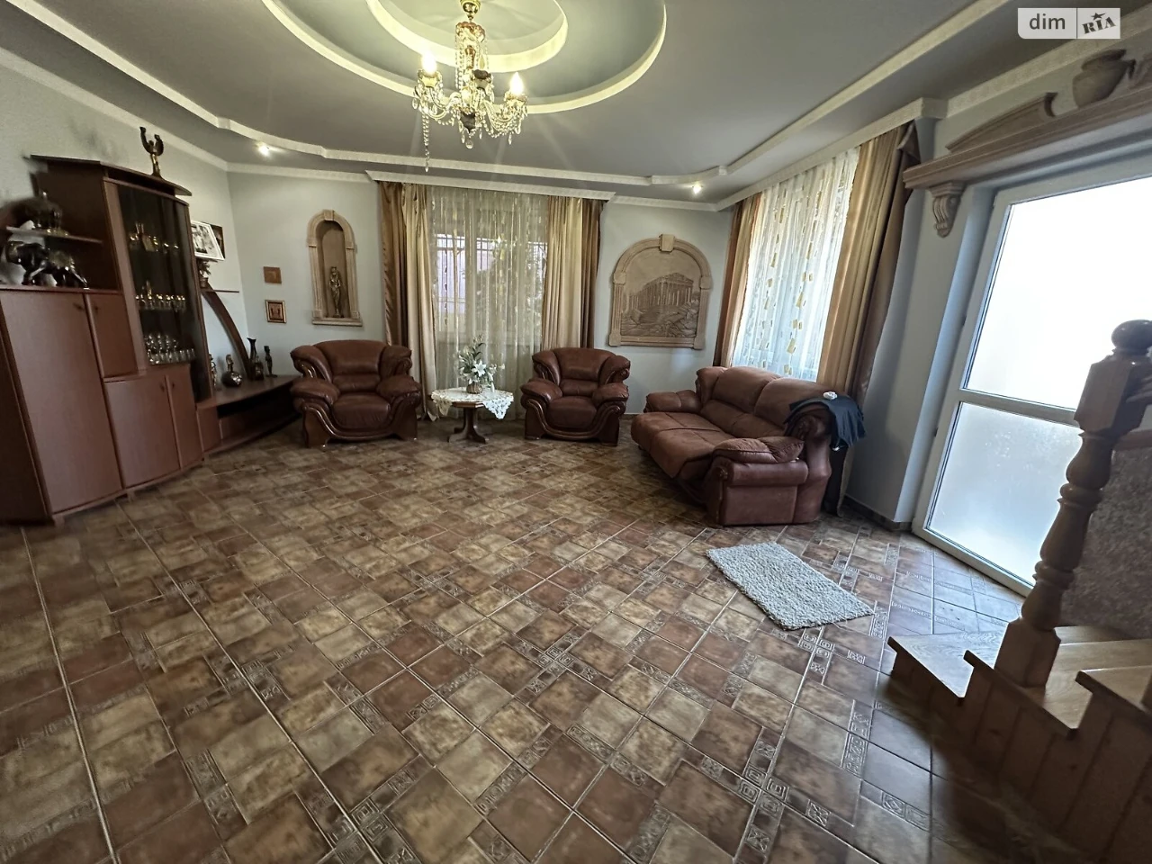 Sale of a House in Comptont