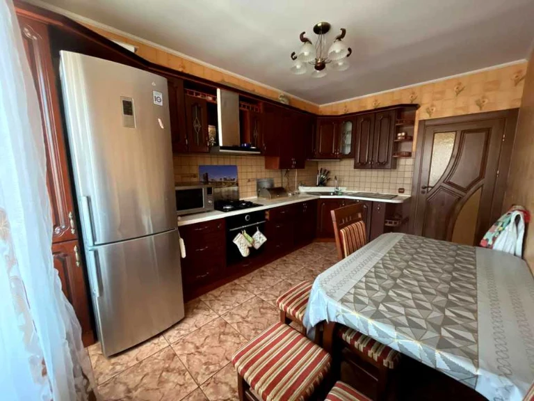 Apartment. Rivne, Haydamacka Street.