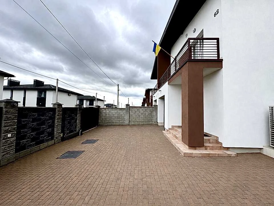 House. Rivne, Zoryany massif