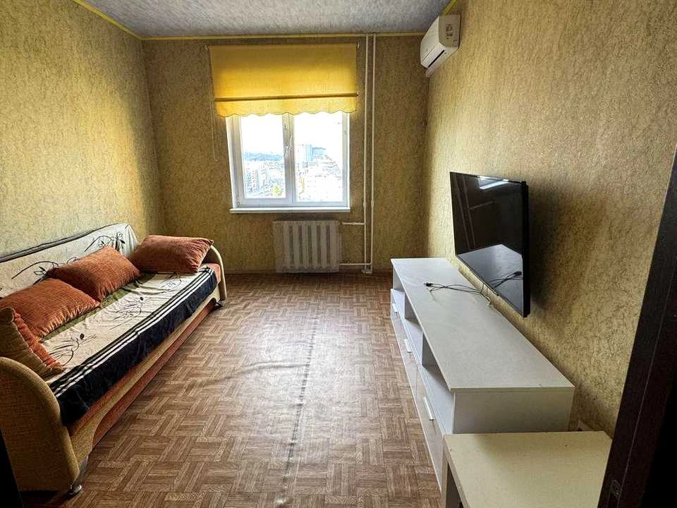 Квартира. Київ, Анни Ахматової вул.